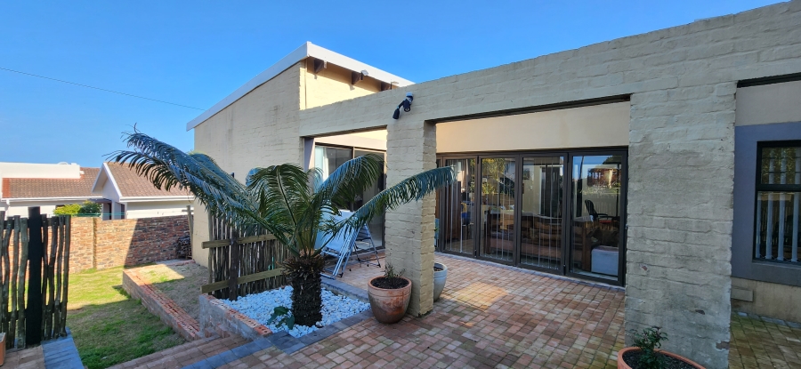 4 Bedroom Property for Sale in Dana Bay Western Cape